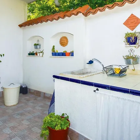 Holiday home 2 Bedroom Cozy In Zrnovnica