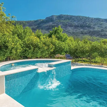 2 Bedroom Cozy In Zrnovnica * Split