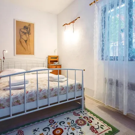 2 Bedroom Cozy In Zrnovnica Split