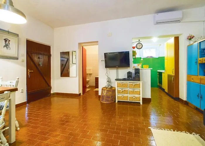 Сasa de vacaciones In Zrnovnica