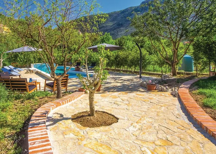 In Zrnovnica * Žrnovnica