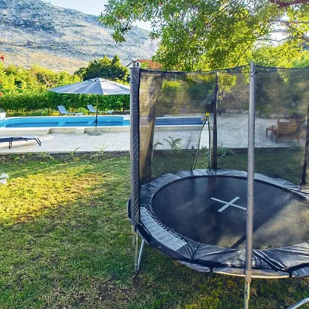 Сasa de vacaciones 2 Bedroom Cozy In Zrnovnica *